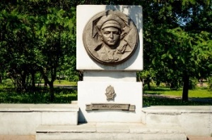 Памятник Грише Акопяну.
