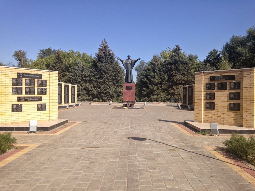 Мемориал в Новопокровской.