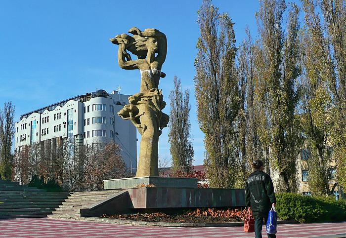 Памятник юным защитникам Ставрополя.