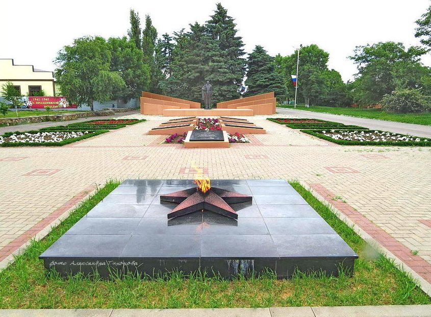 Мемориал в Егорлыкской.