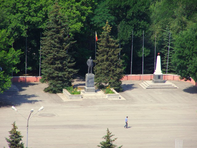 Площадь в Тацинской.