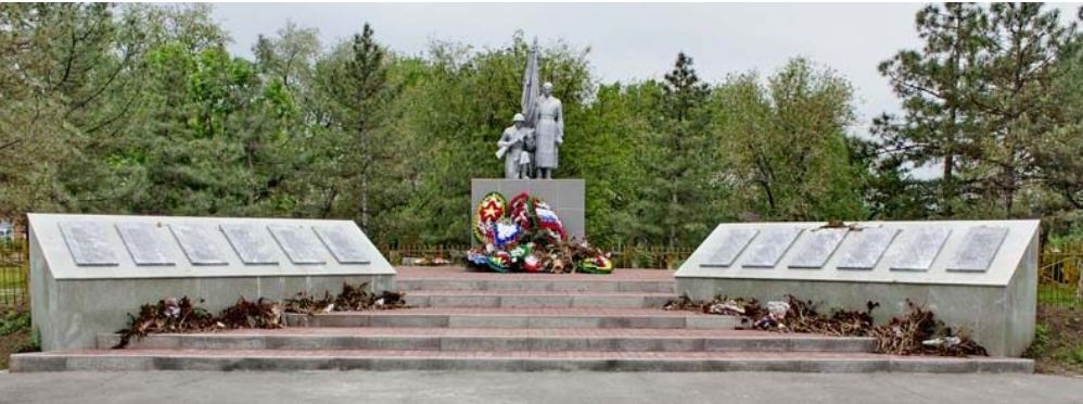 Мемориал в посёлке Весёлом.