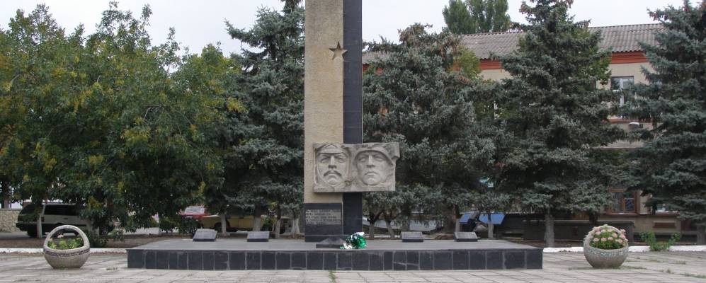 Мемориал в хуторе Колесников.