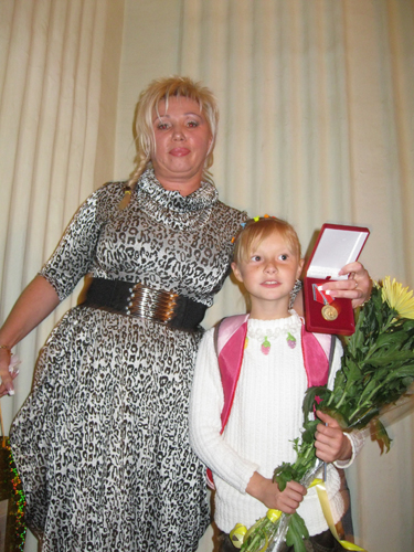 Маша Фещенко с мамой.