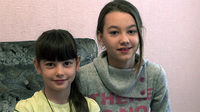 Полина Шевченко с сестрой.