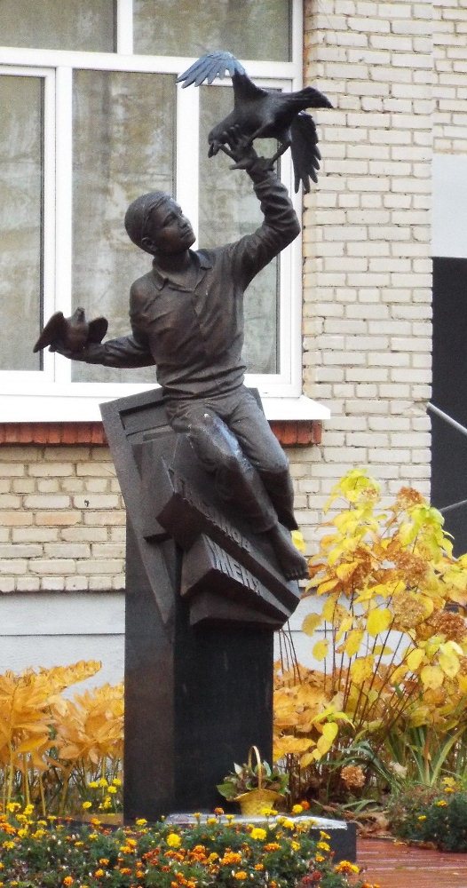 Памятник Жене Табакову.
