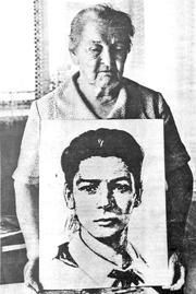 Е.С. Шумова с портретом сына.