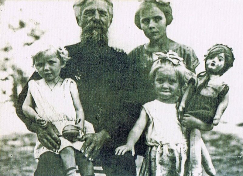 Лида Матвеева с родными.