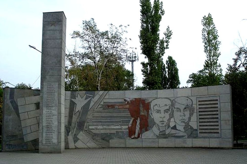 Памятник героям-пионерам.